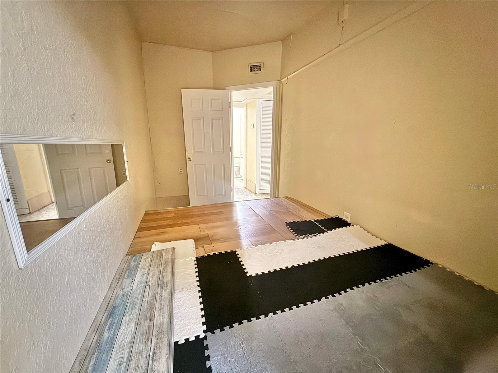 2720 W Vine St Property Photo 19