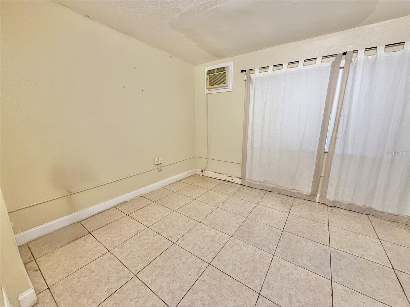 2720 W Vine St Property Photo 25