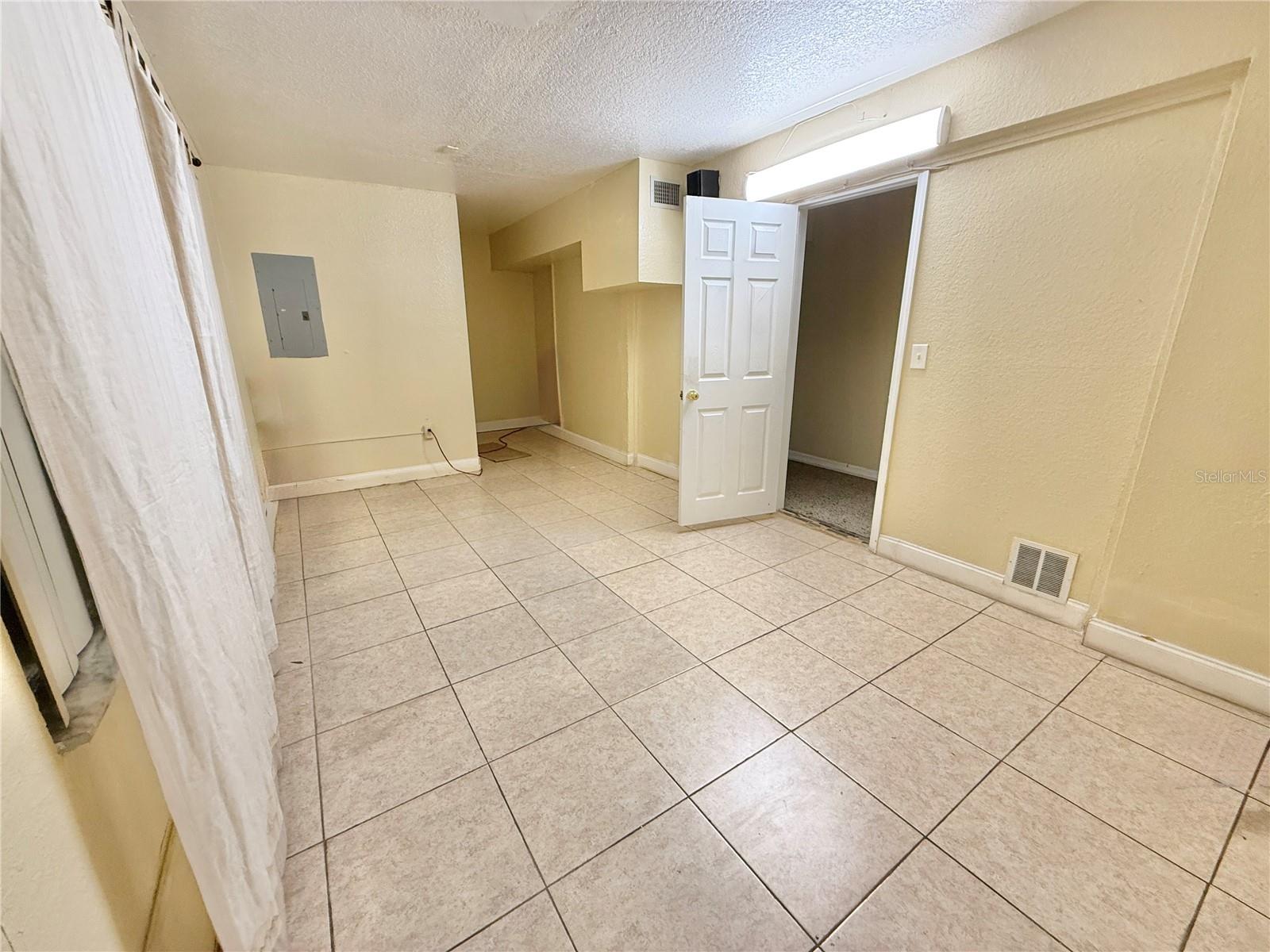 2720 W Vine St Property Photo 26