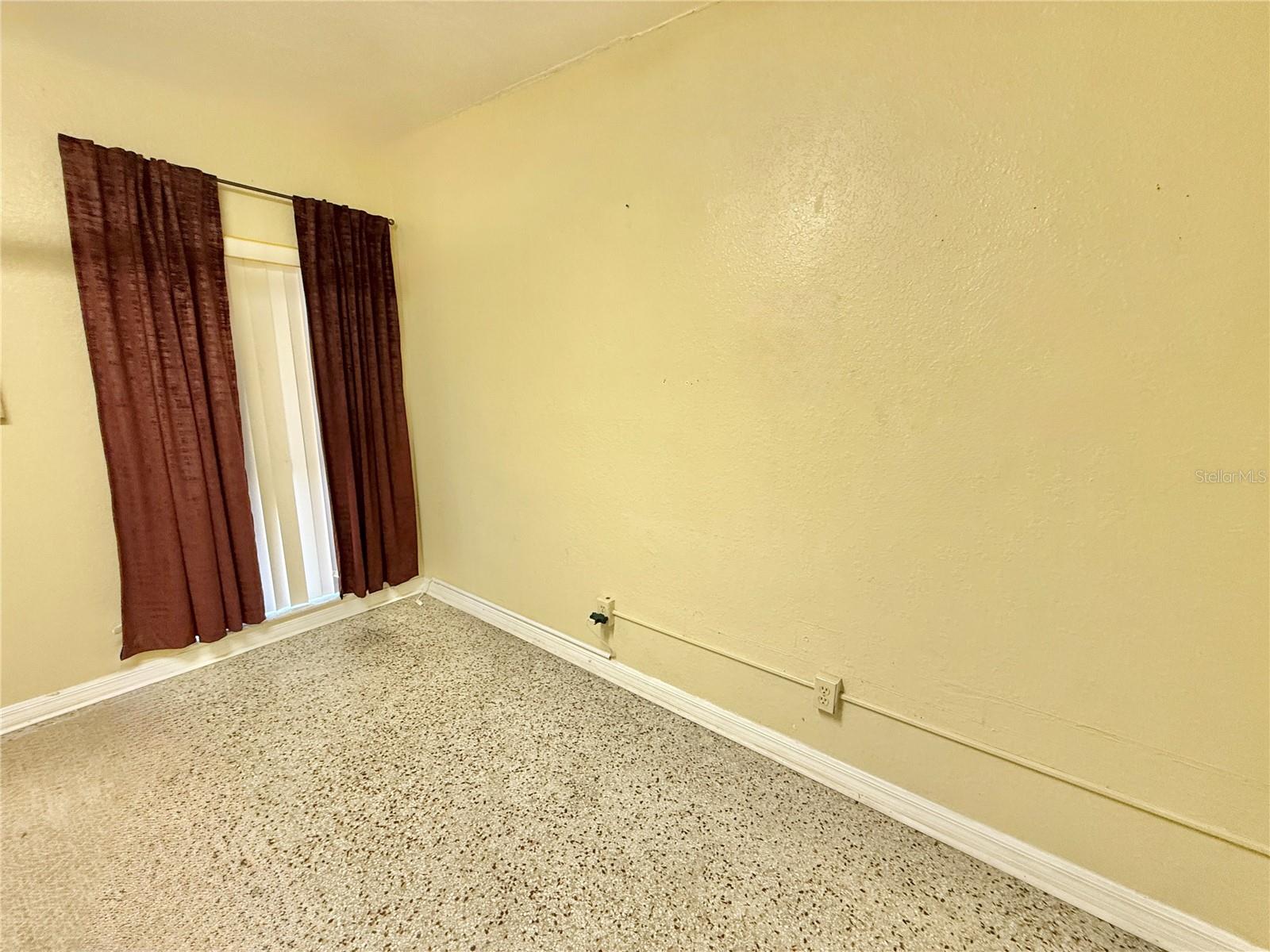 2720 W Vine St Property Photo 27