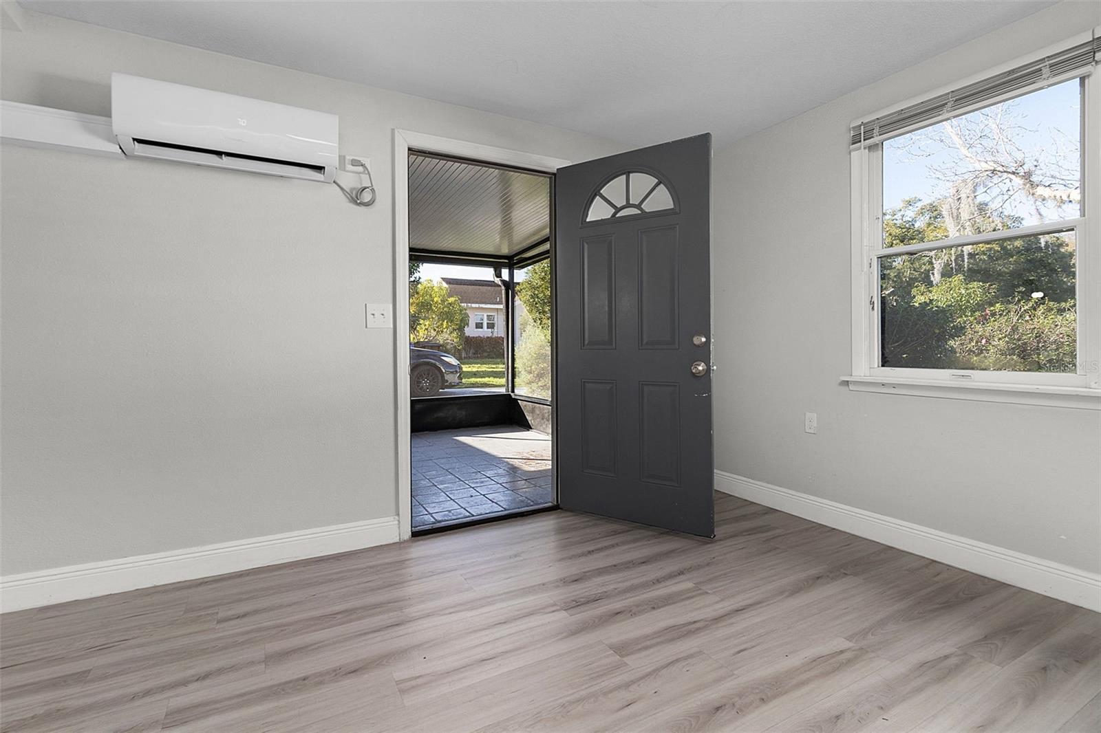429 New York Ave Property Photo 3