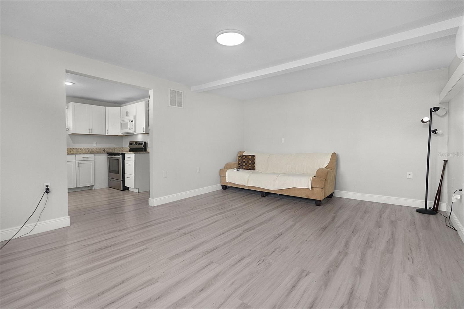 429 New York Ave Property Photo 4