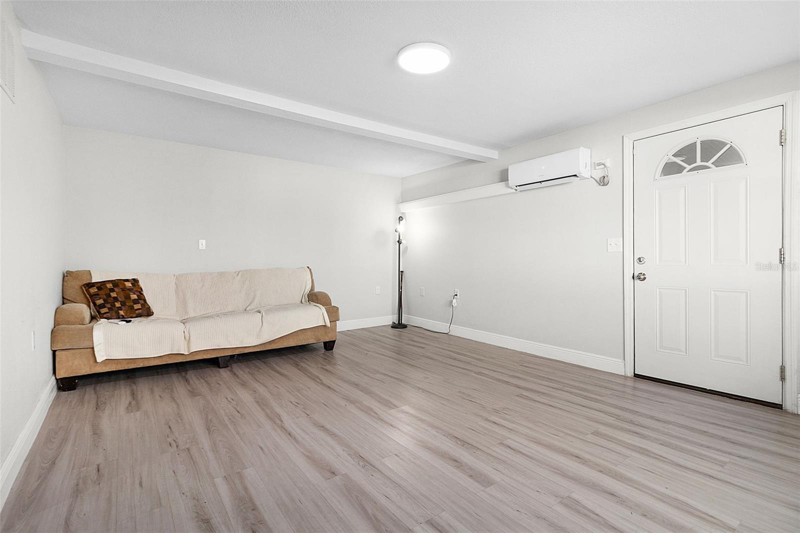 429 New York Ave Property Photo 5
