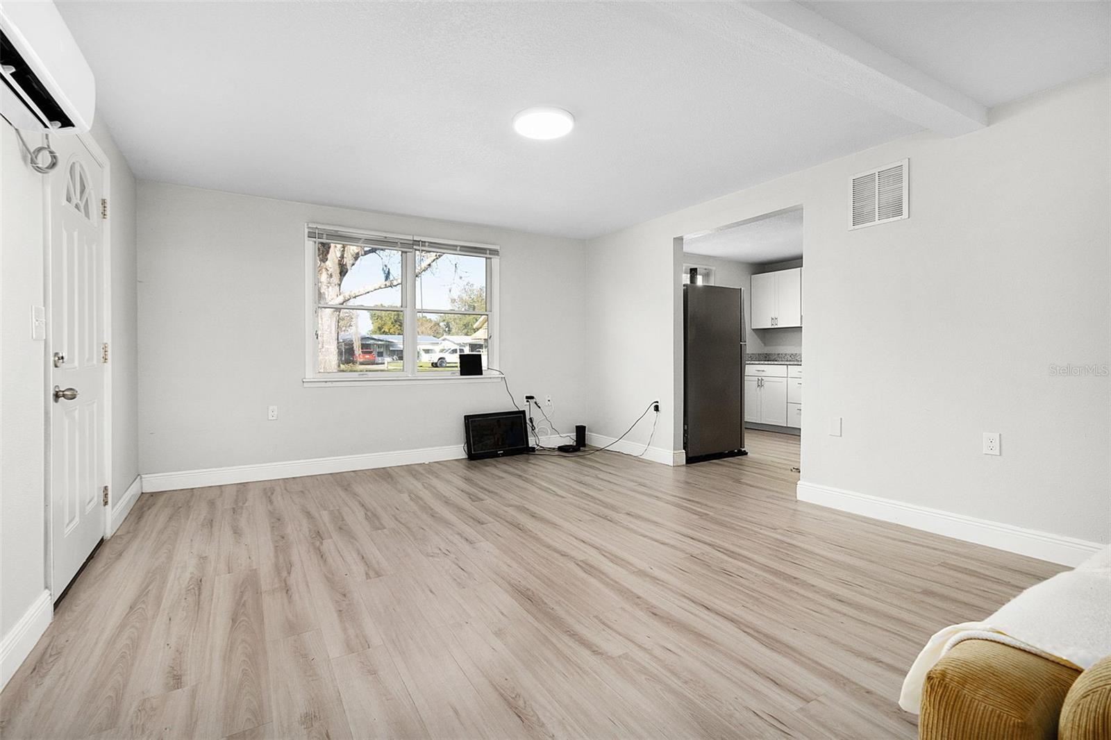429 New York Ave Property Photo 6
