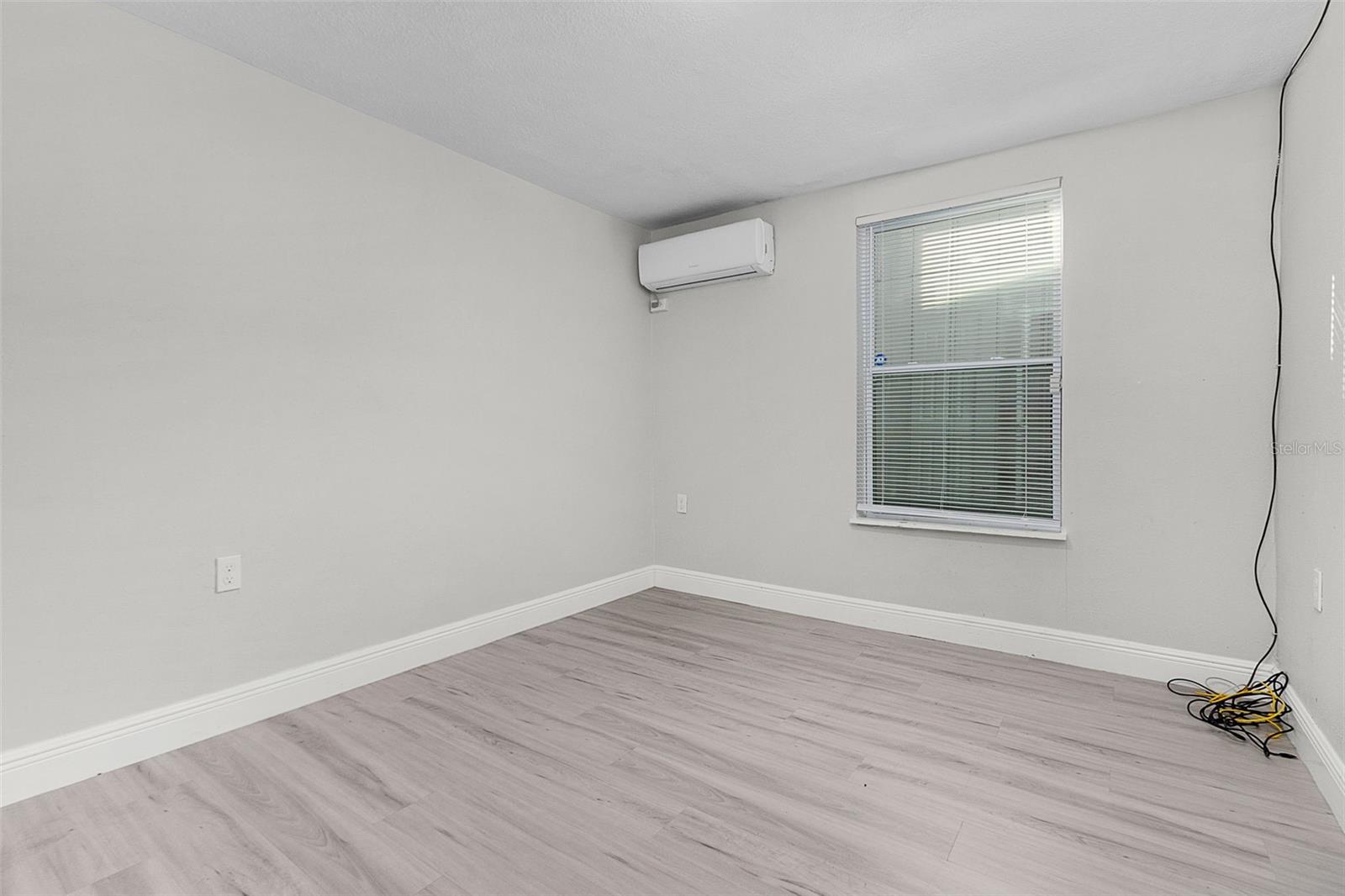 429 New York Ave Property Photo 7