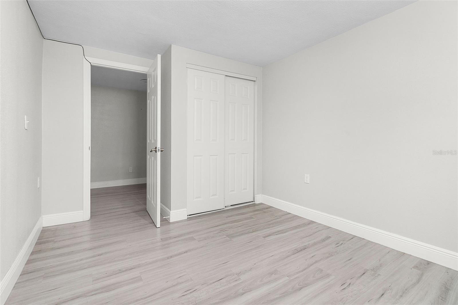 429 New York Ave Property Photo 8