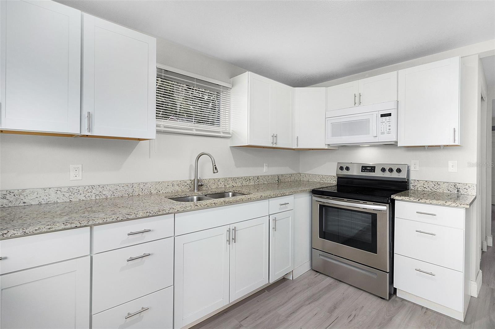 429 New York Ave Property Photo 15