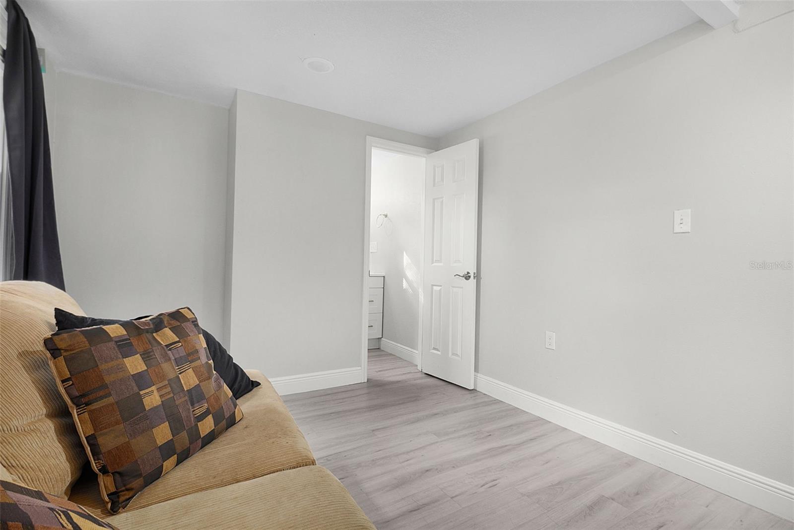 429 New York Ave Property Photo 17