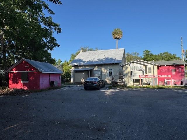 325 S Highland St Property Photo 7
