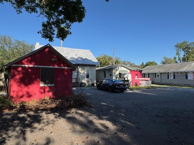 325 S Highland St Property Photo 9