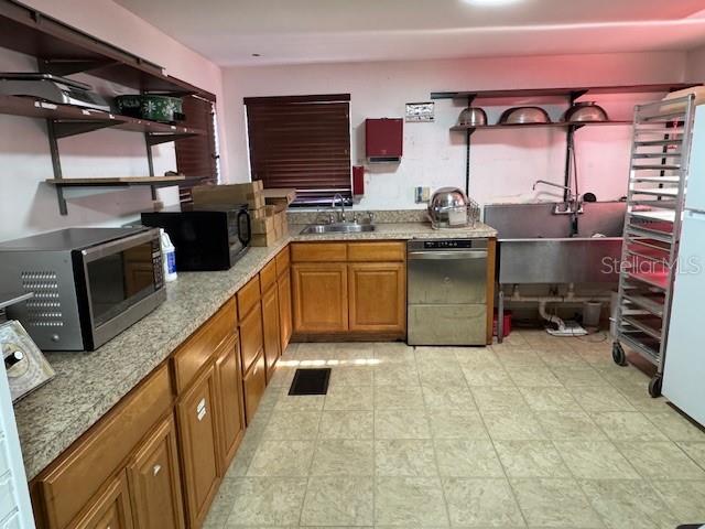 325 S Highland St Property Photo 20