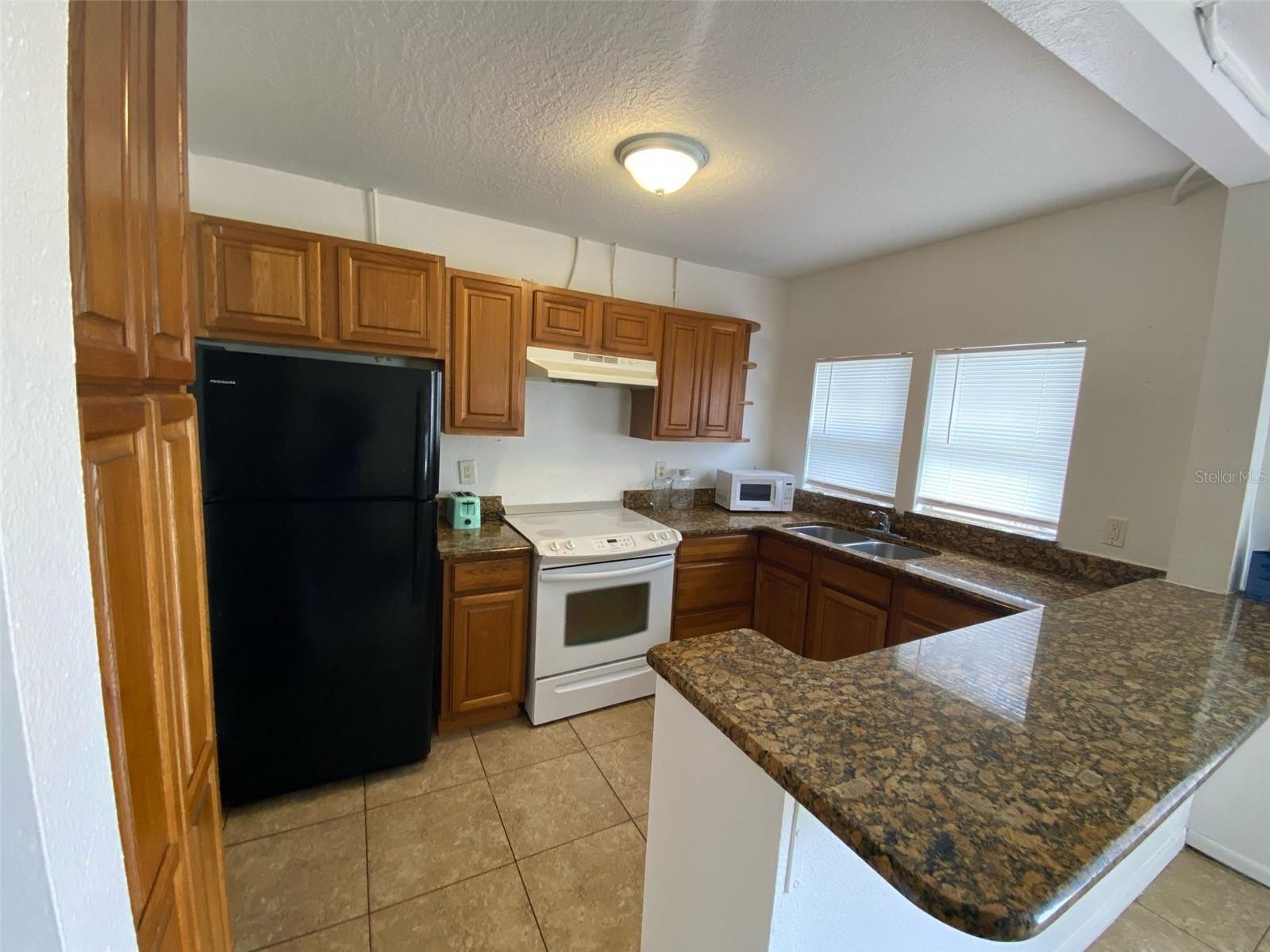 1001 W Kaley Ave #b Property Photo
