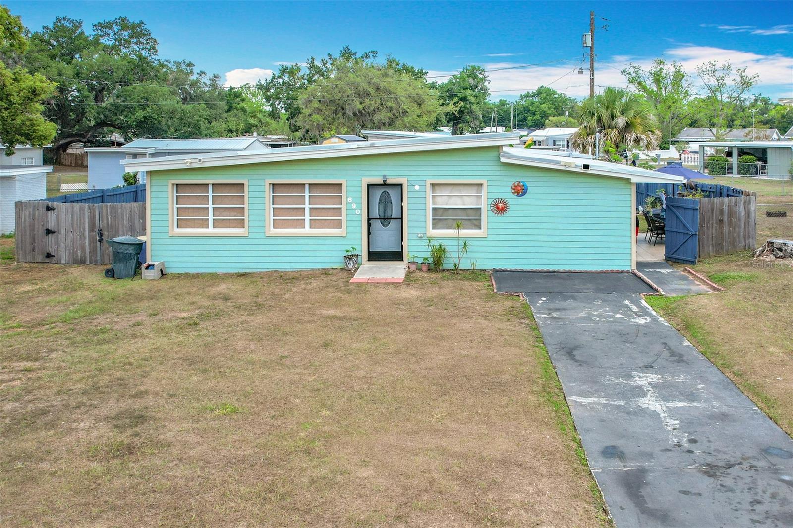 690 W Pearl St Property Photo