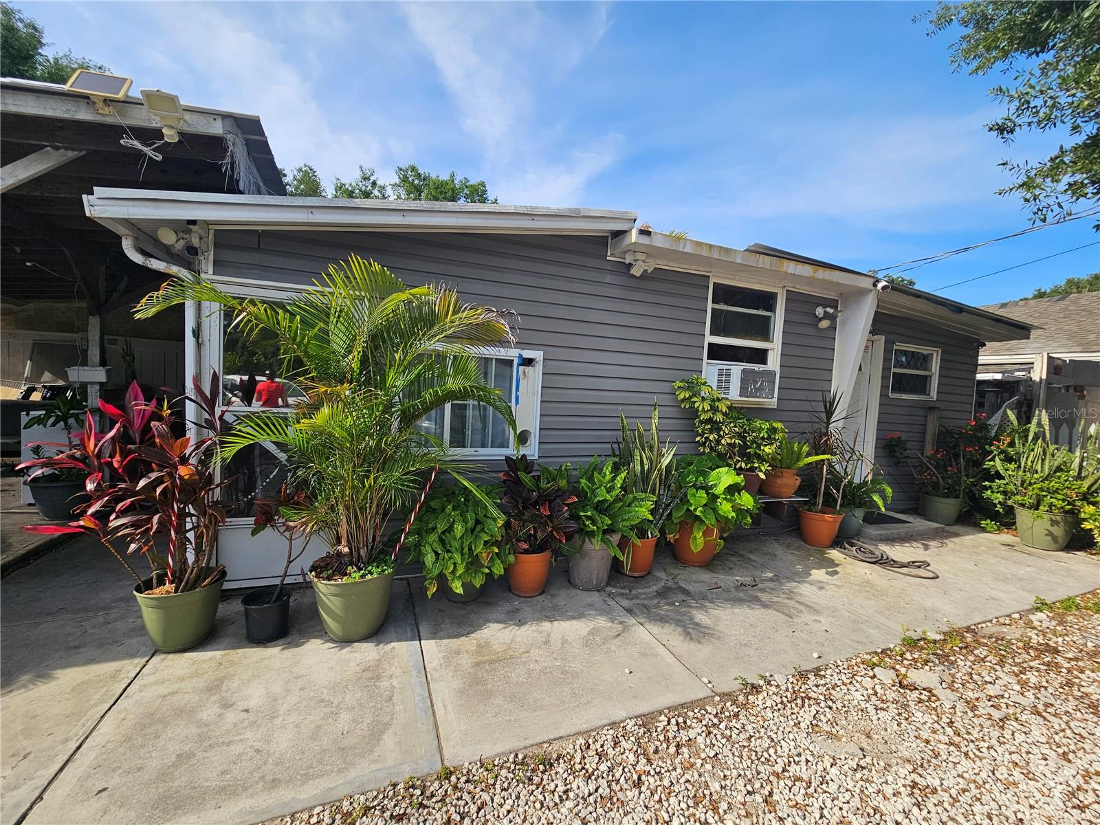 310 E Fletcher St Property Photo