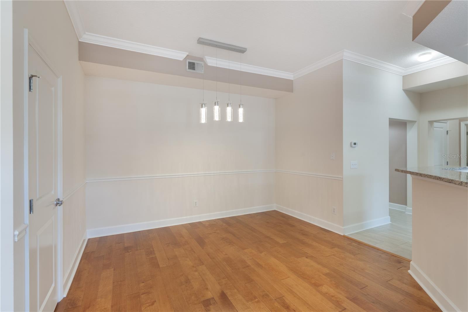 1231 Wright Cir #108 Property Photo 6