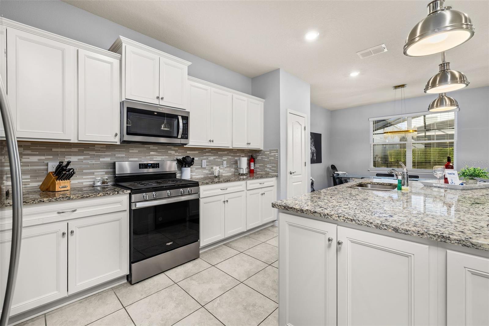 7184 Oakmoss Loop Property Photo 9