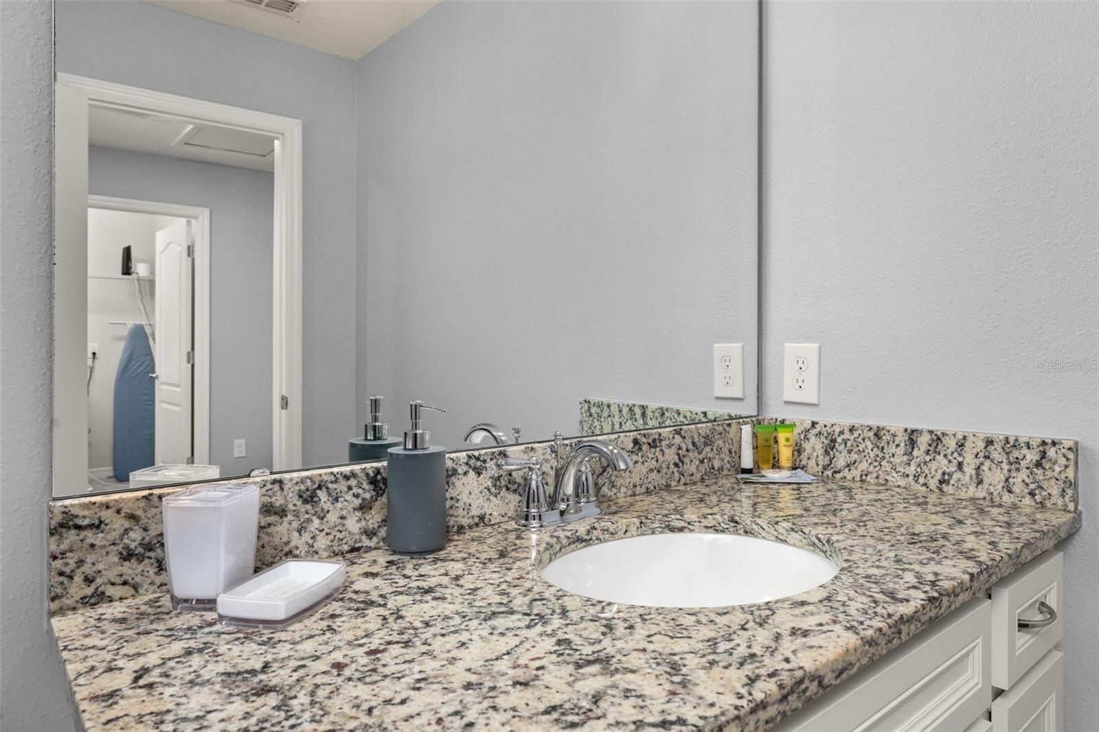 7184 Oakmoss Loop Property Photo 39