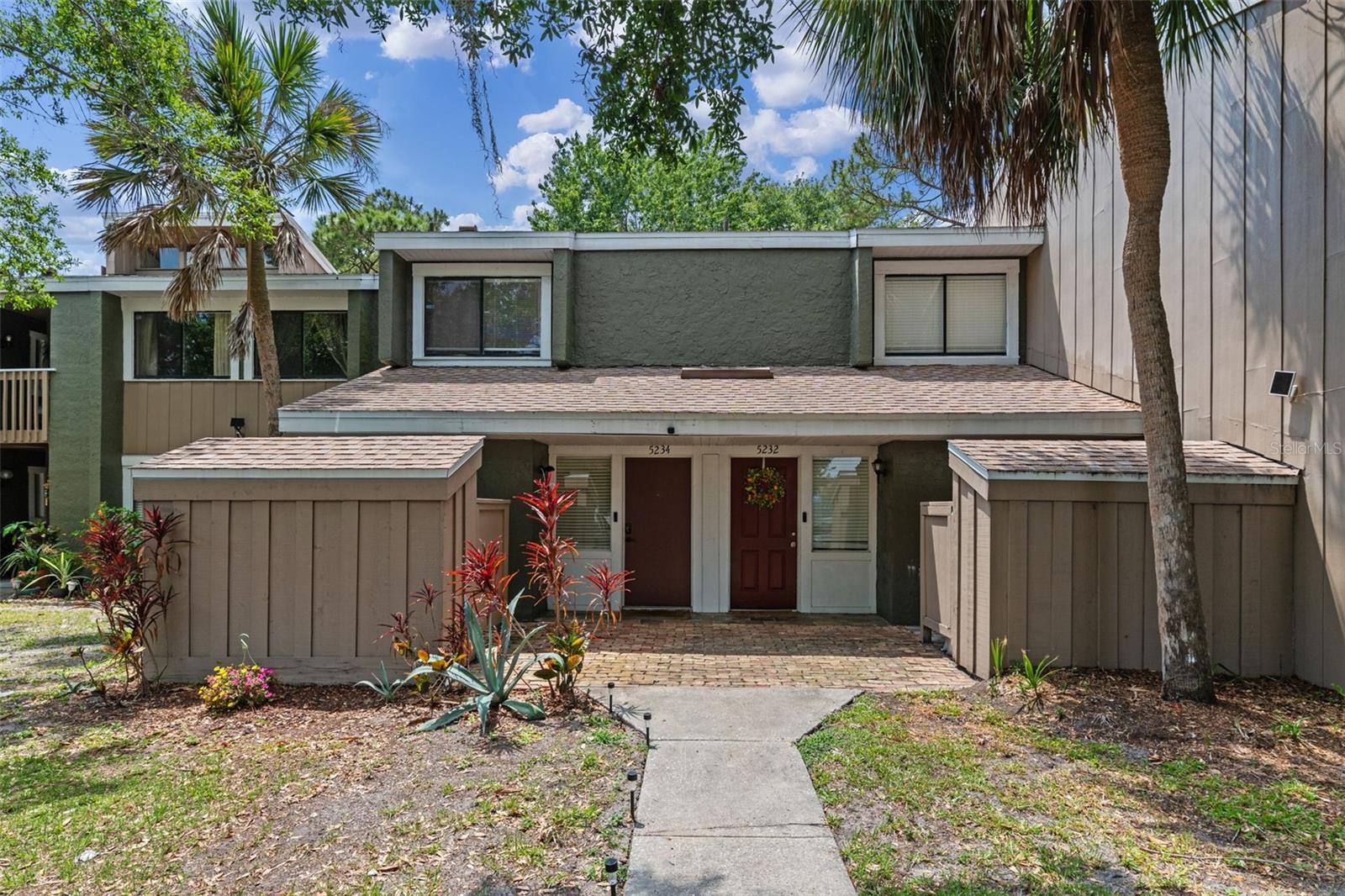 5234 EAGLESMERE DR #D04 Property Photo 1
