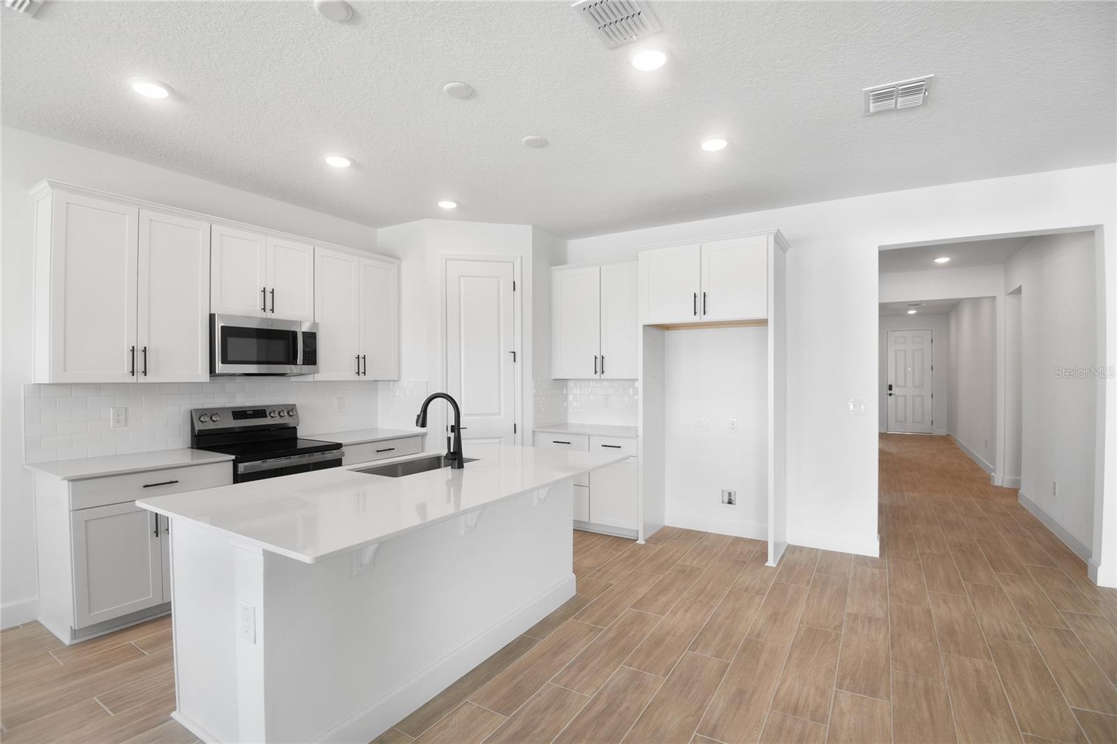159 Waterstone Loop Property Photo 4