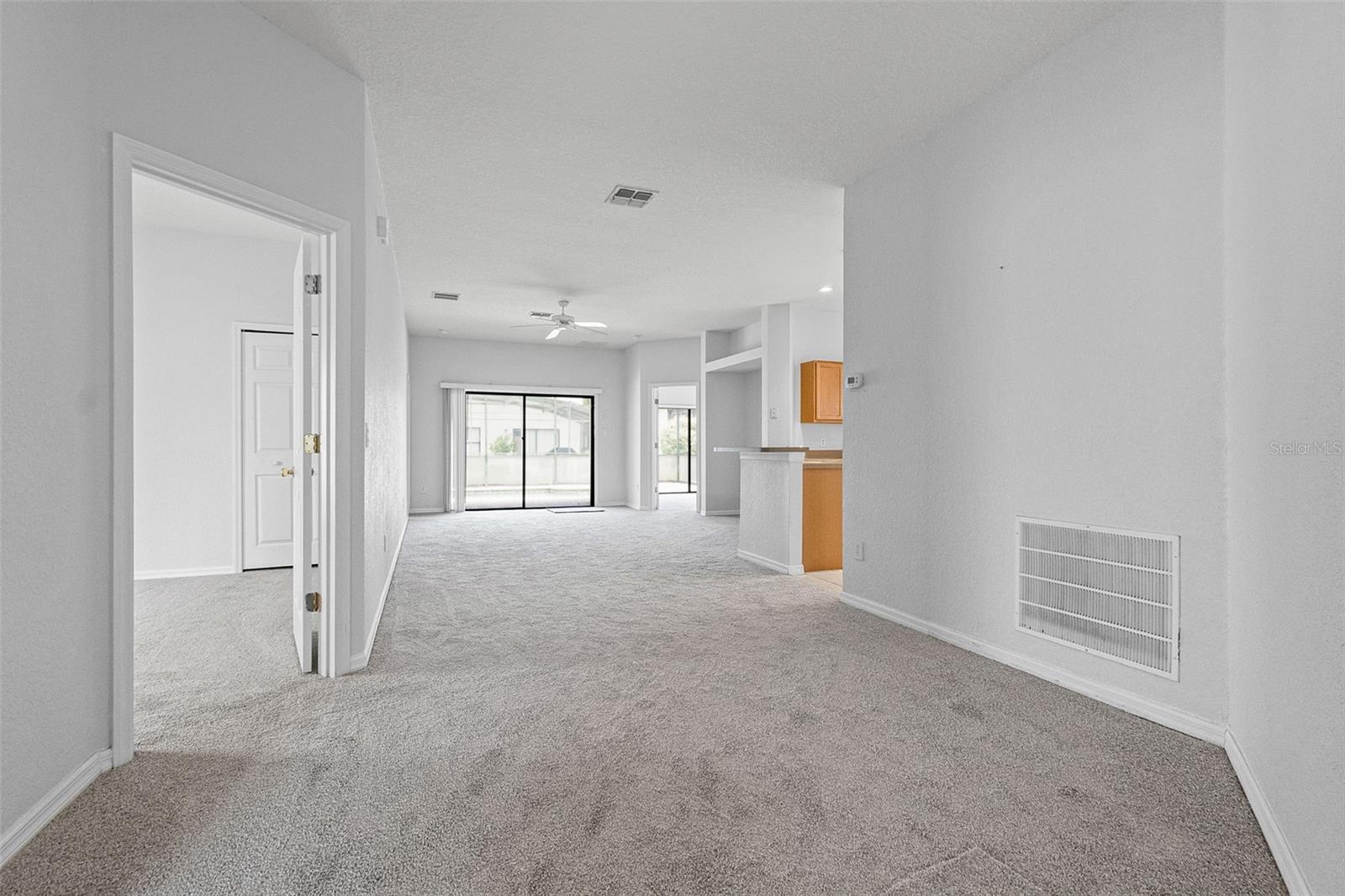 16614 Lazy Breeze Loop Property Photo 5