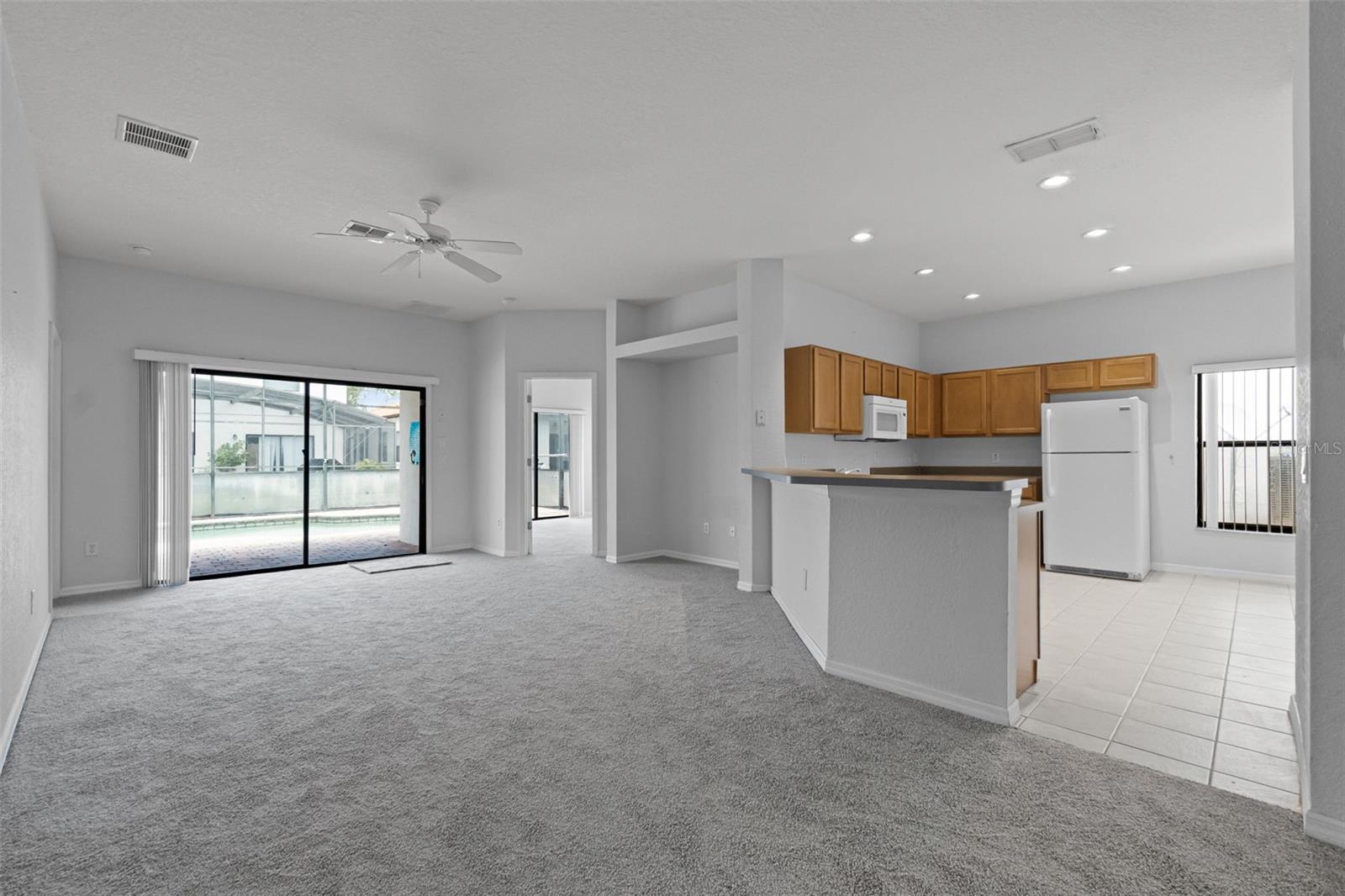 16614 Lazy Breeze Loop Property Photo 7