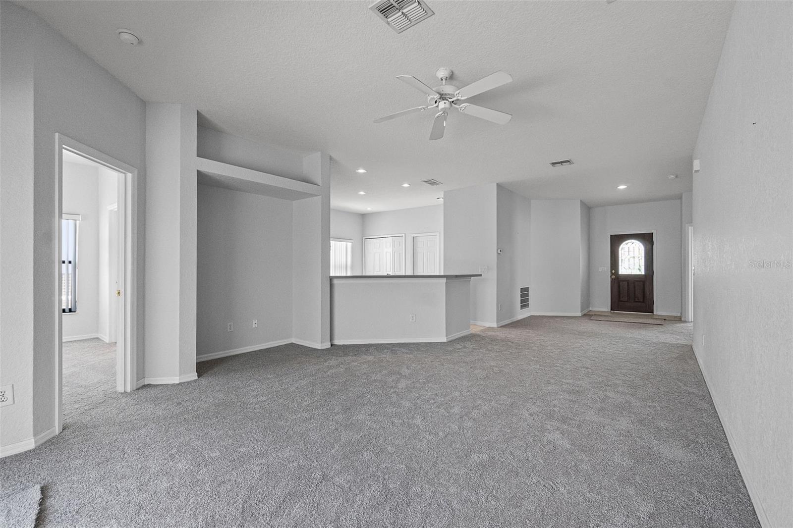 16614 Lazy Breeze Loop Property Photo 8