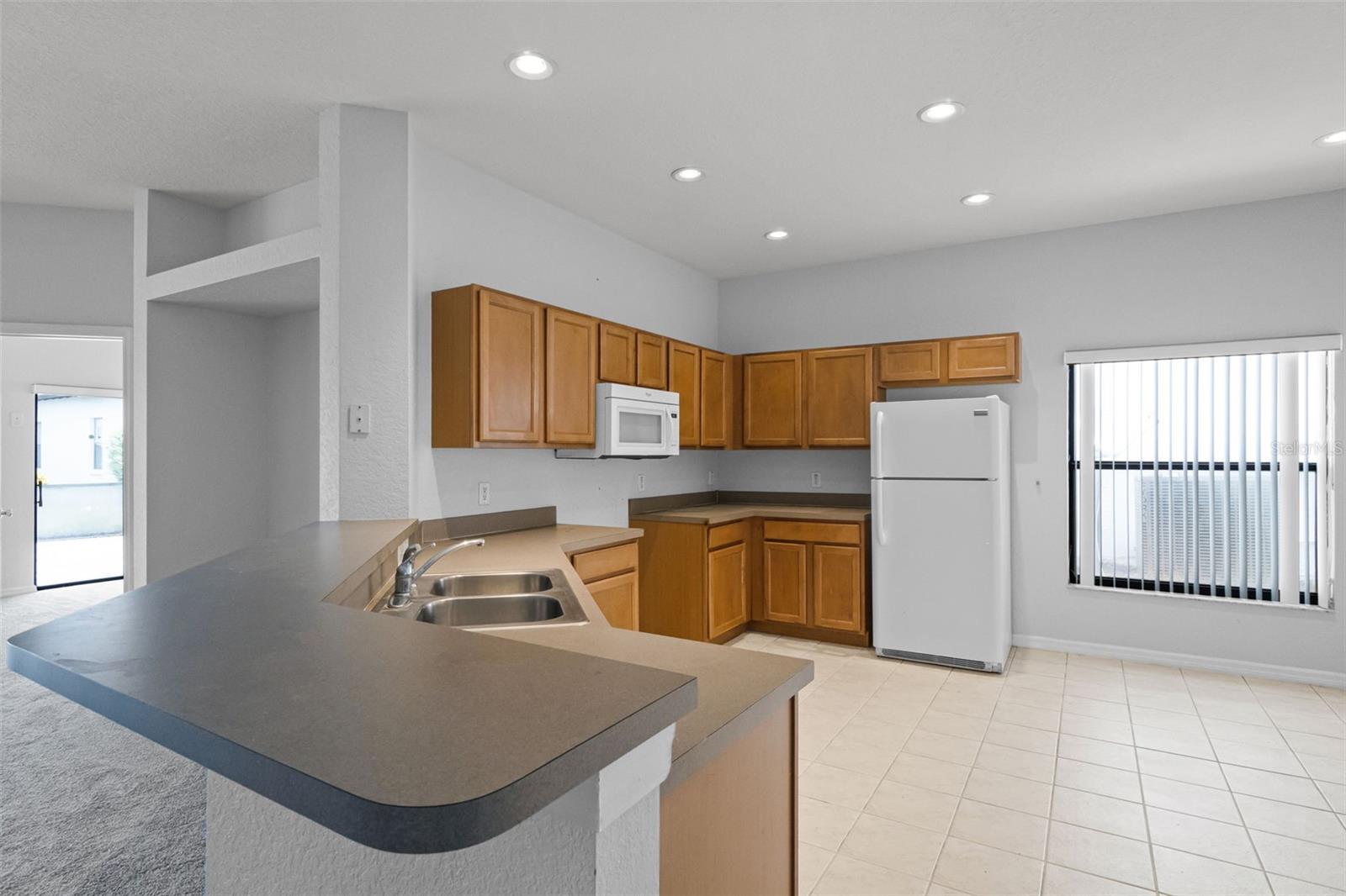 16614 Lazy Breeze Loop Property Photo 10
