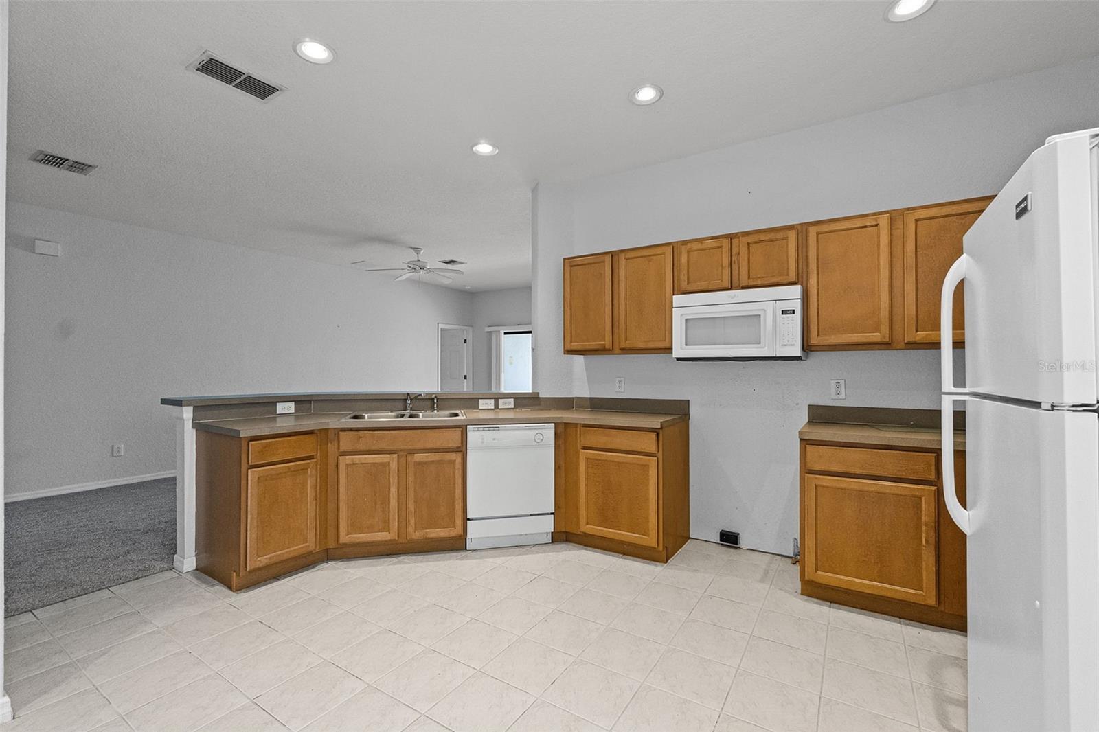 16614 Lazy Breeze Loop Property Photo 11