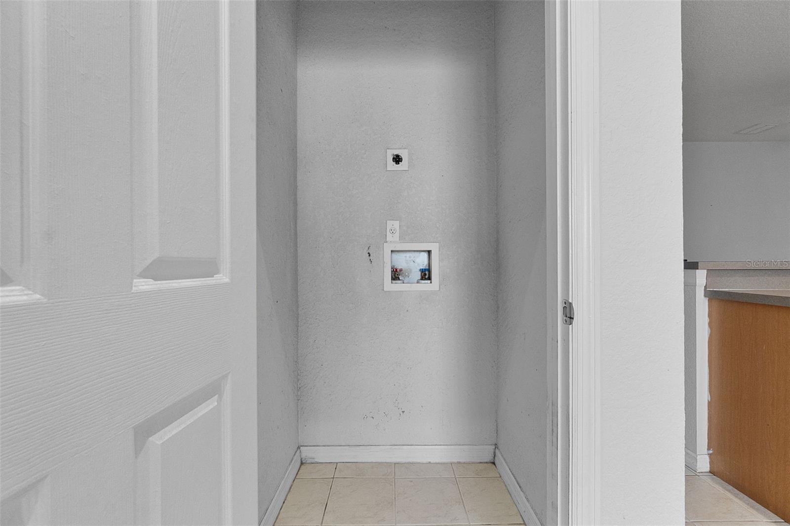 16614 Lazy Breeze Loop Property Photo 13