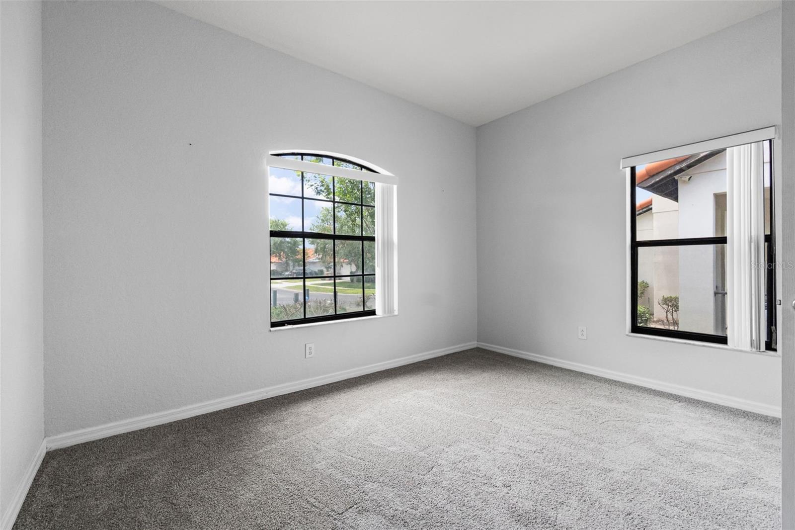 16614 Lazy Breeze Loop Property Photo 14