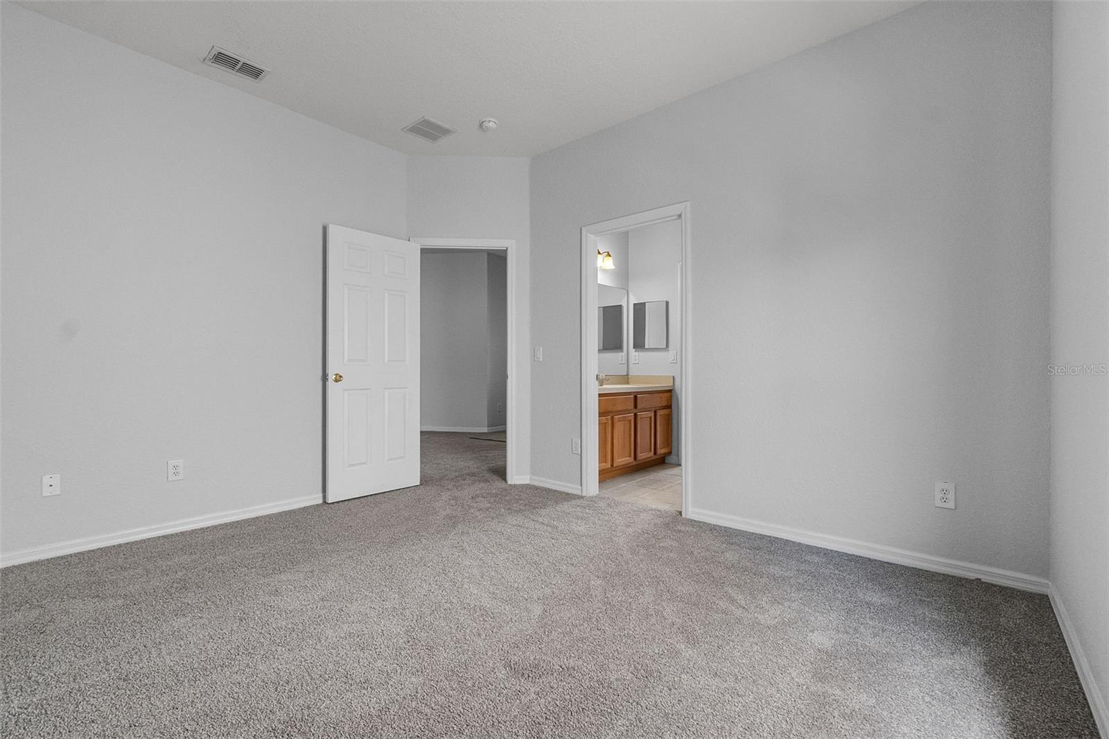 16614 Lazy Breeze Loop Property Photo 21