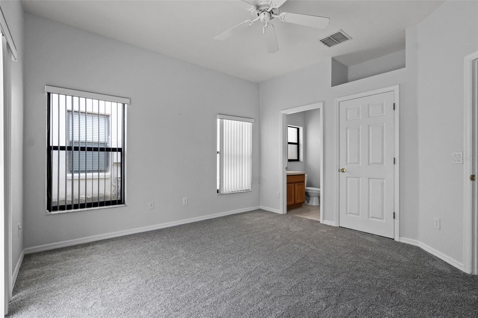 16614 Lazy Breeze Loop Property Photo 27