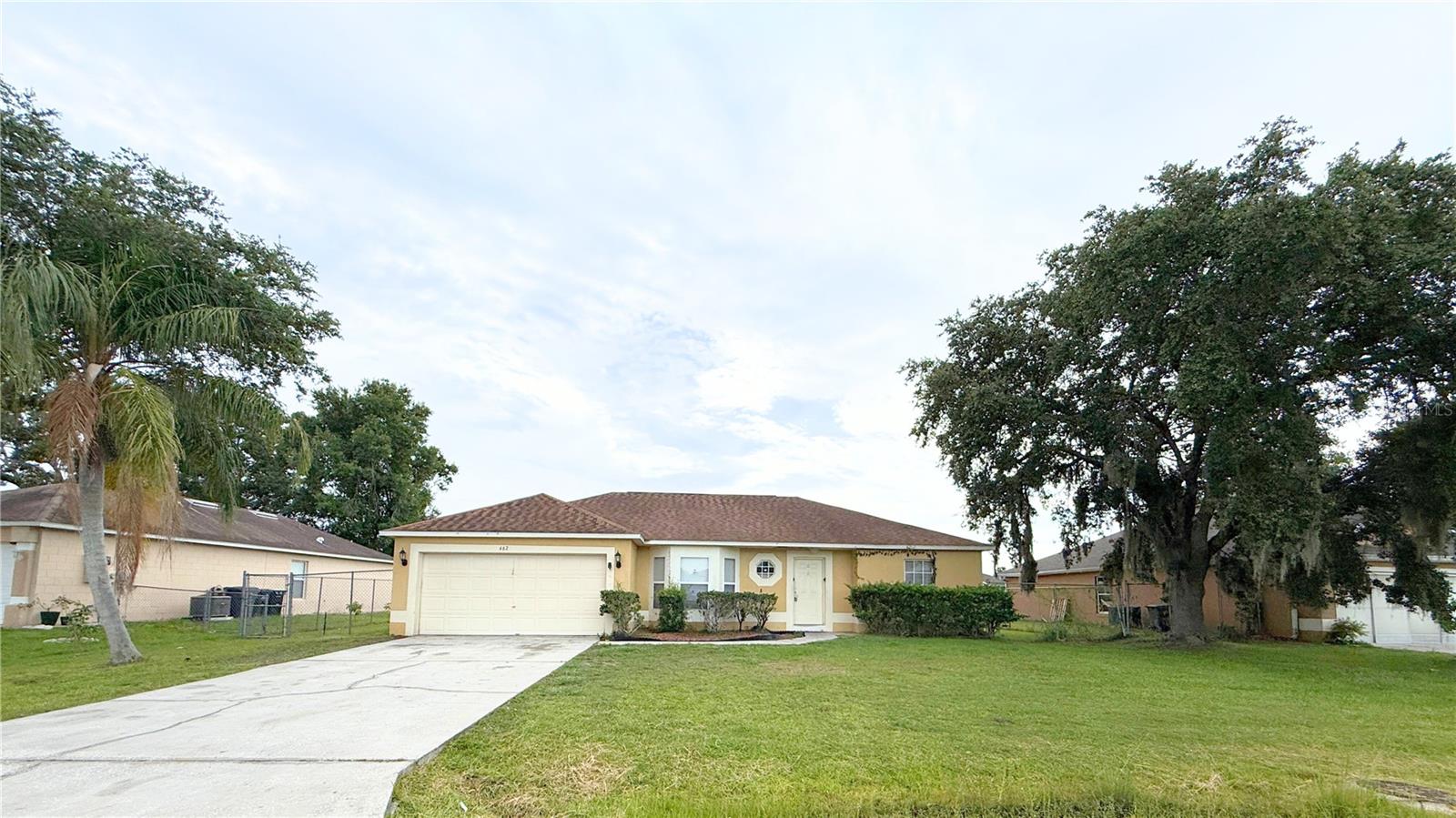 462 LARK CT