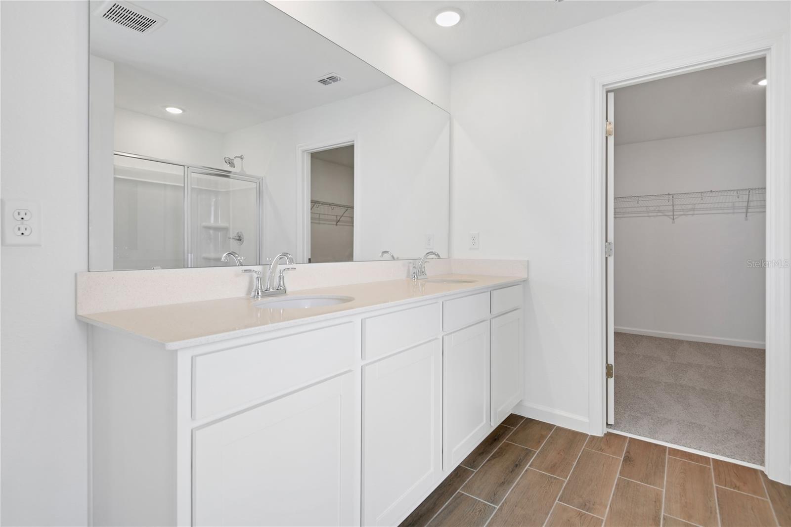 1022 Wisteria Way Property Photo 12
