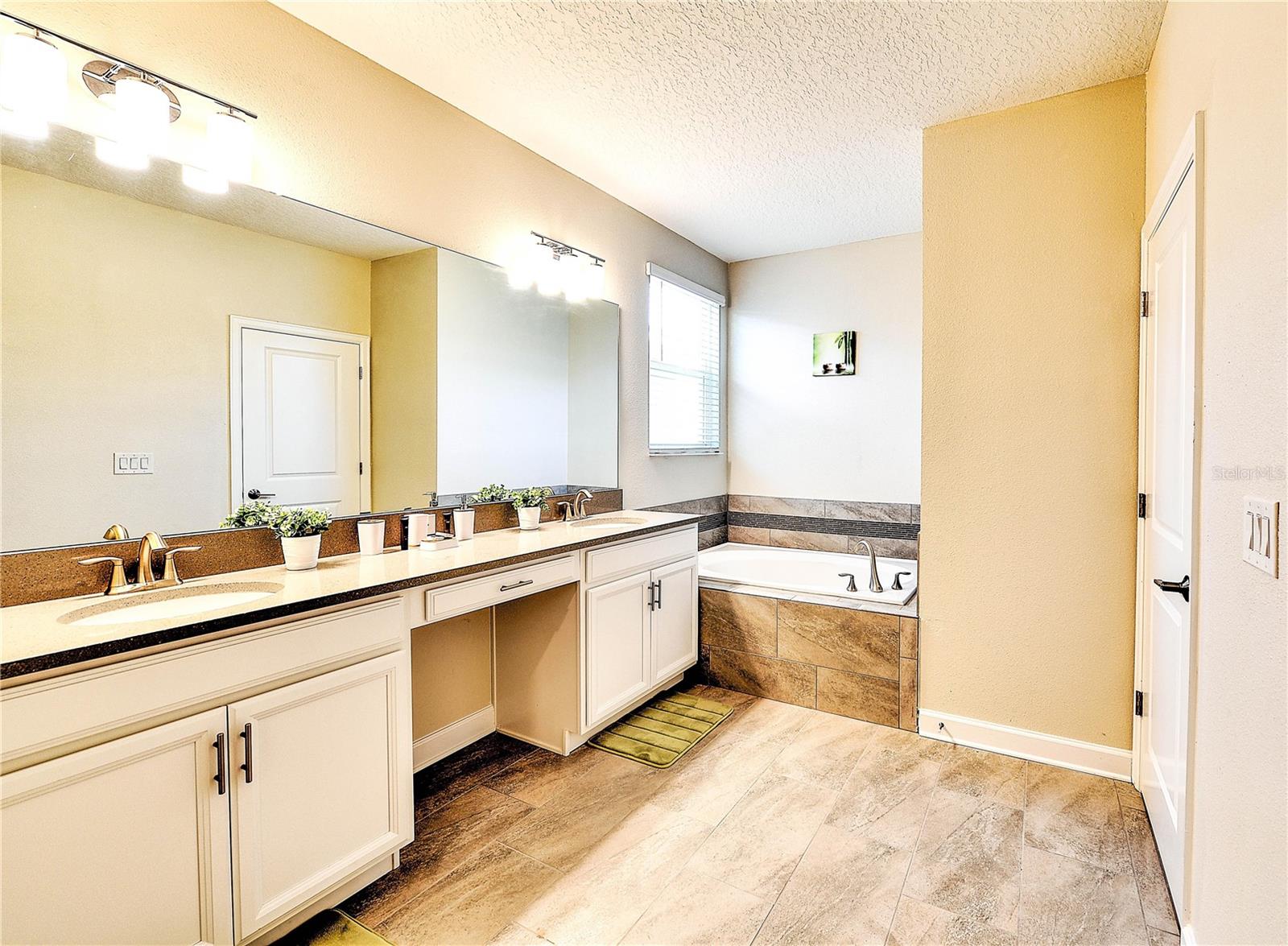 8974 Cabot Cliffs Dr Property Photo 19