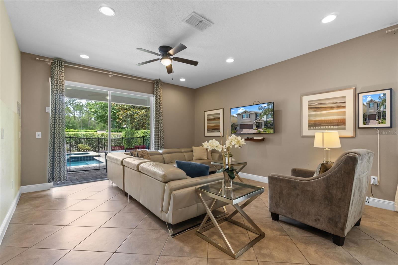 551 Lasso Dr Property Photo 3