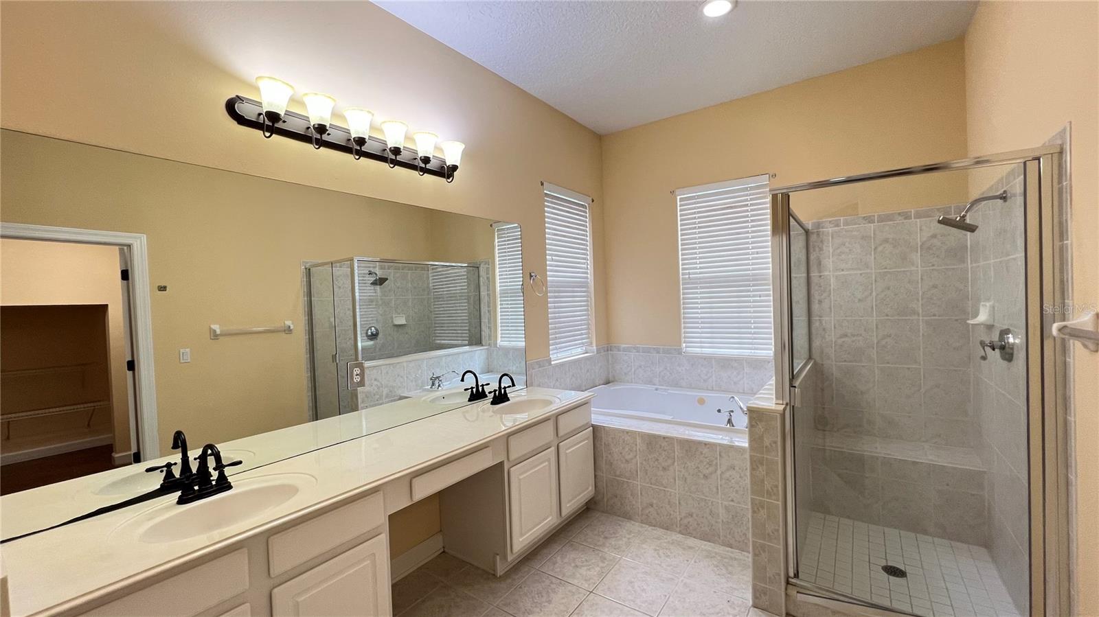 934 Westpark Dr Property Photo 52