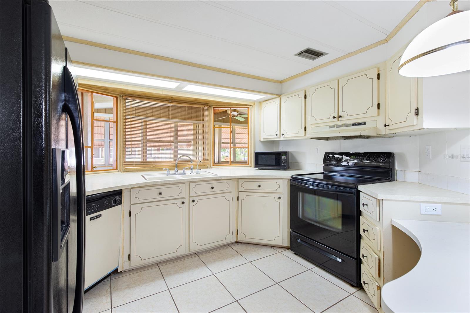2542 Longpine Ln Property Photo 11