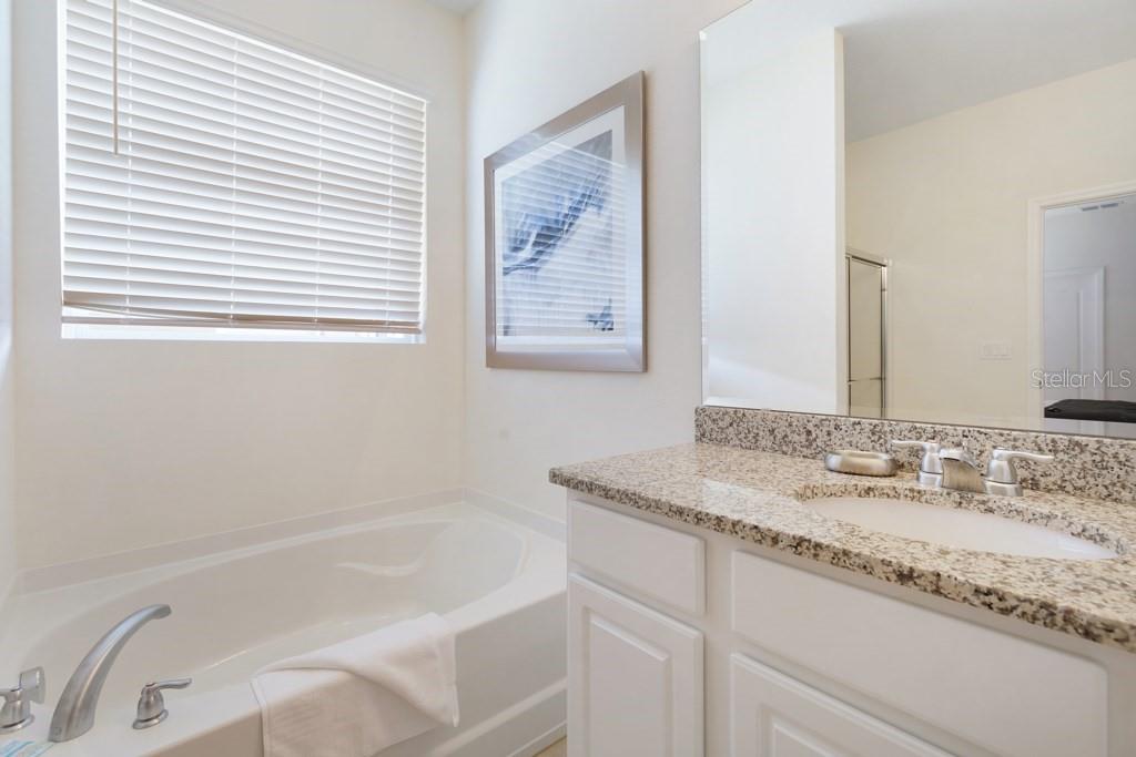 8012 Oak Shadow Ct Property Photo 16