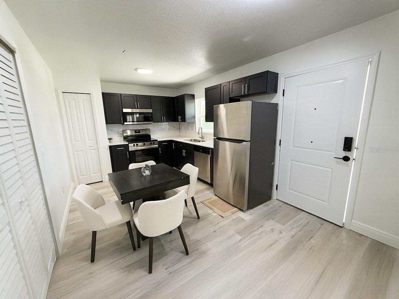 2201 Conway Dr #201 Property Photo 2