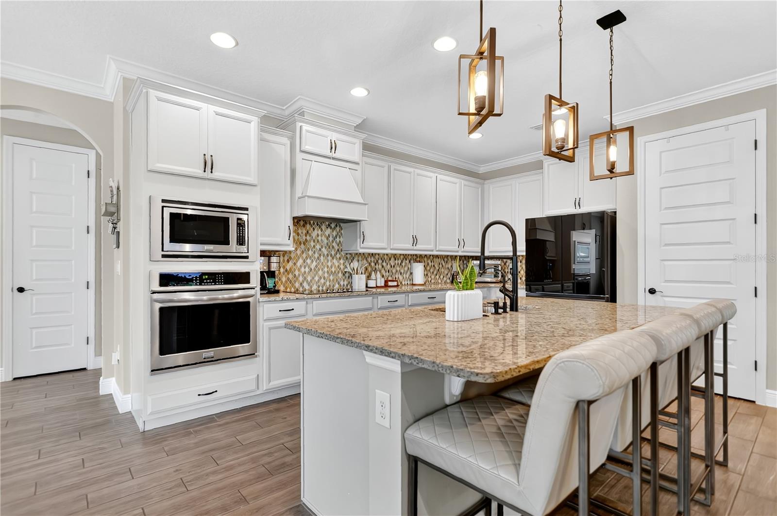 10007 Little Alcove Loop Property Photo 9