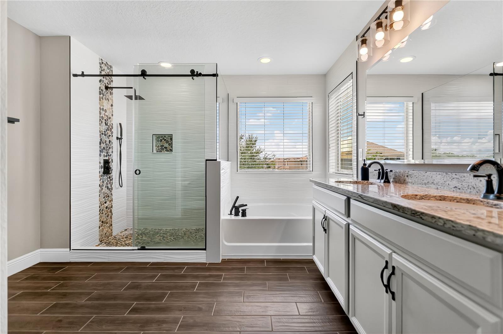 10007 Little Alcove Loop Property Photo 14