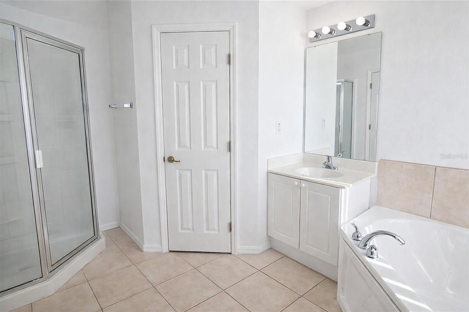 2836 Club Cortile Cir Property Photo 8