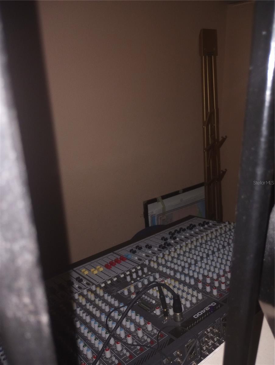 2006 Smith St Property Photo 36