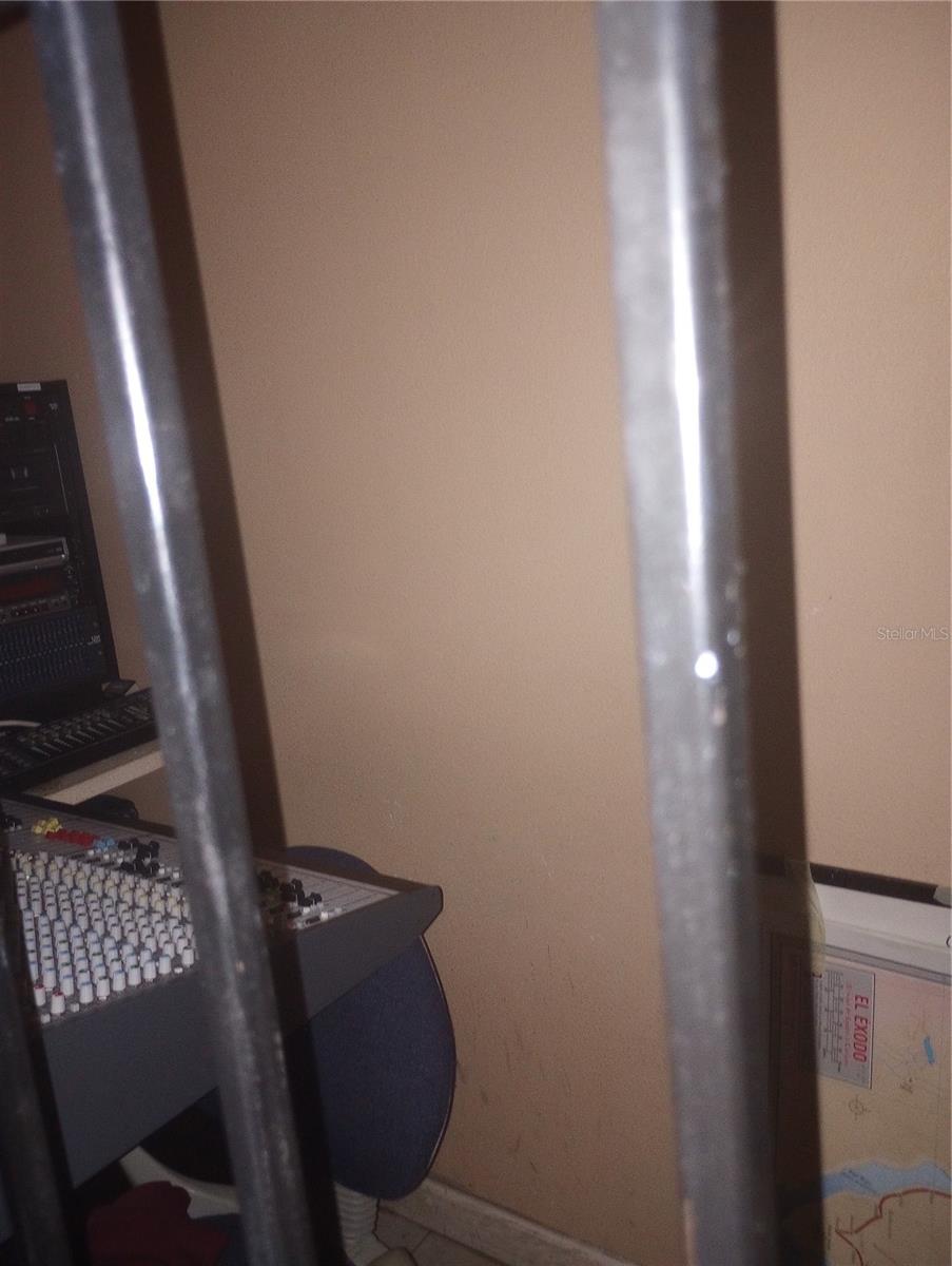 2006 Smith St Property Photo 37