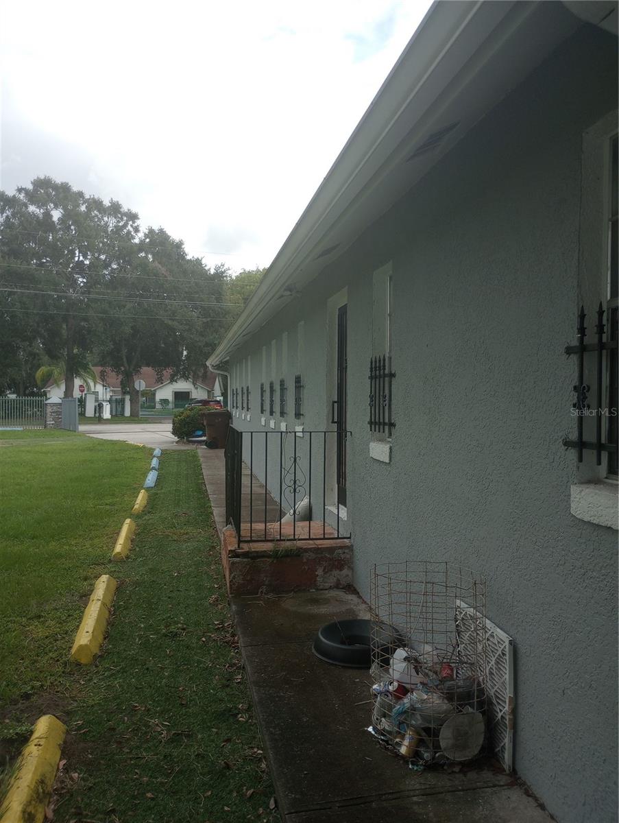 2006 Smith St Property Photo 39