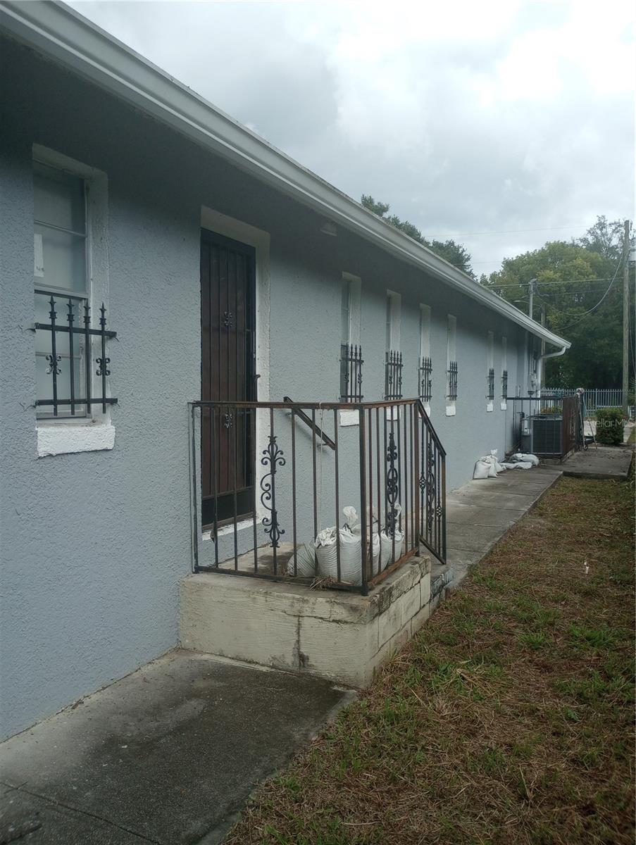 2006 Smith St Property Photo 41