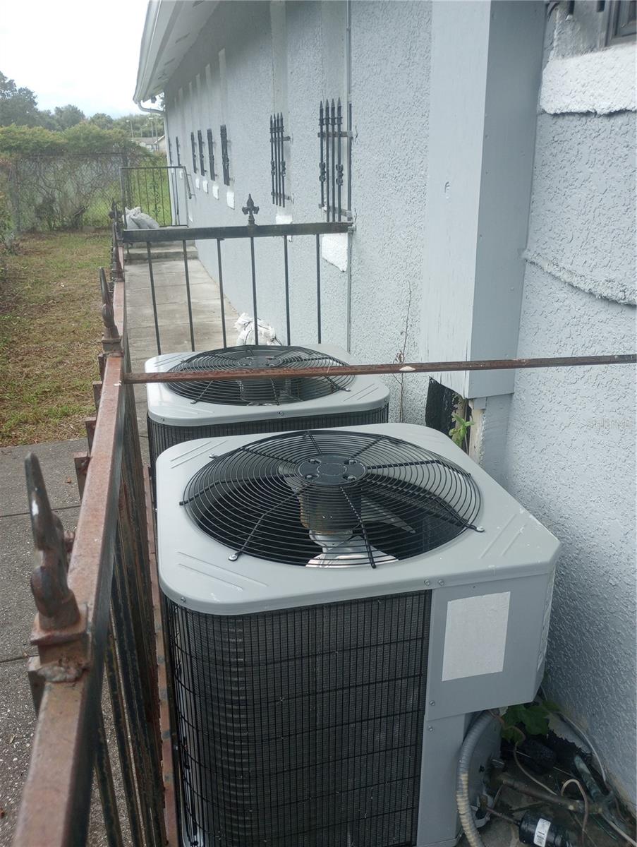 2006 Smith St Property Photo 44