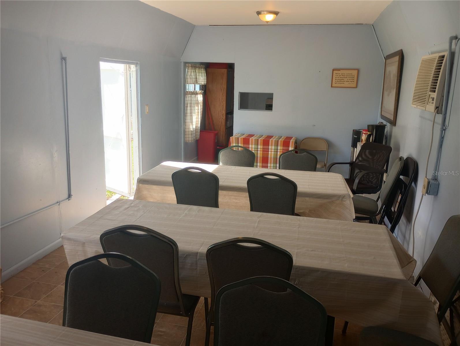 2006 Smith St Property Photo 75