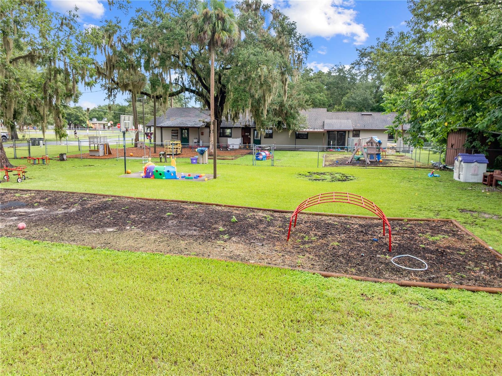 102 S Highland St Property Photo 3